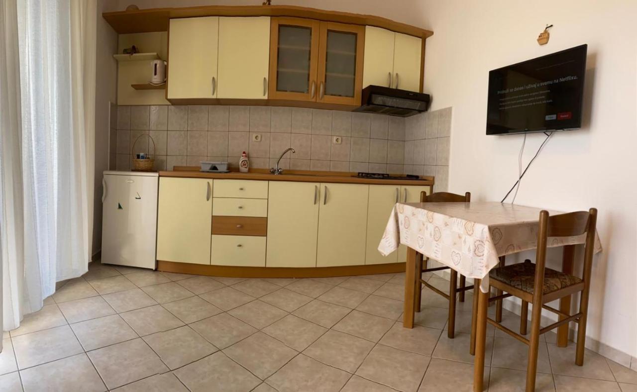 The Ana Apartments Komiža Esterno foto