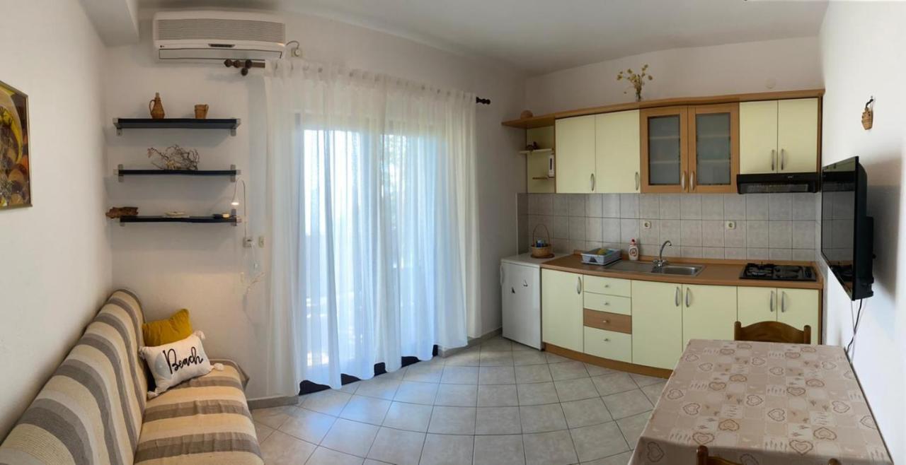 The Ana Apartments Komiža Esterno foto