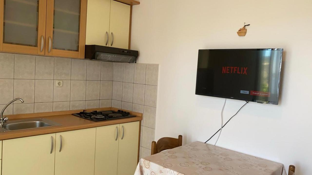 The Ana Apartments Komiža Esterno foto