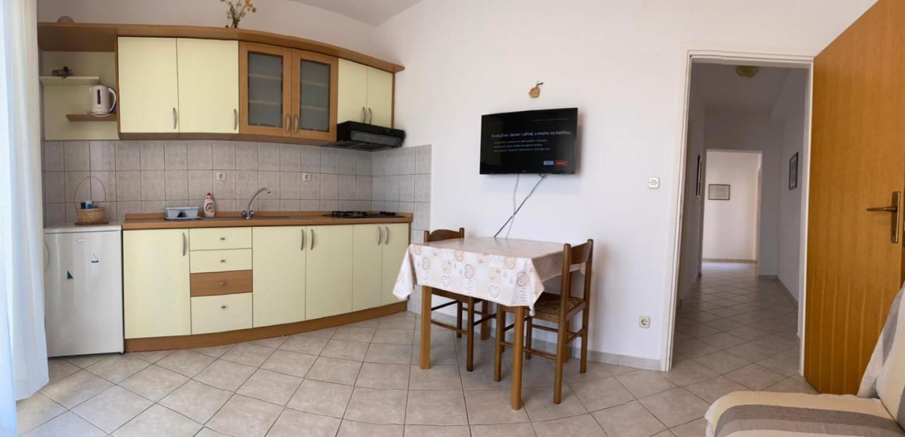 The Ana Apartments Komiža Esterno foto
