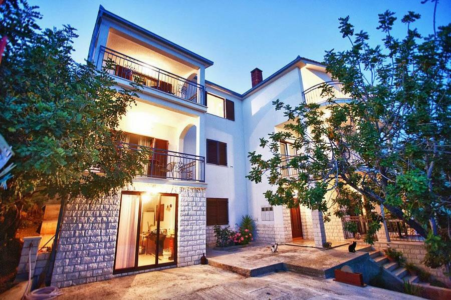The Ana Apartments Komiža Esterno foto